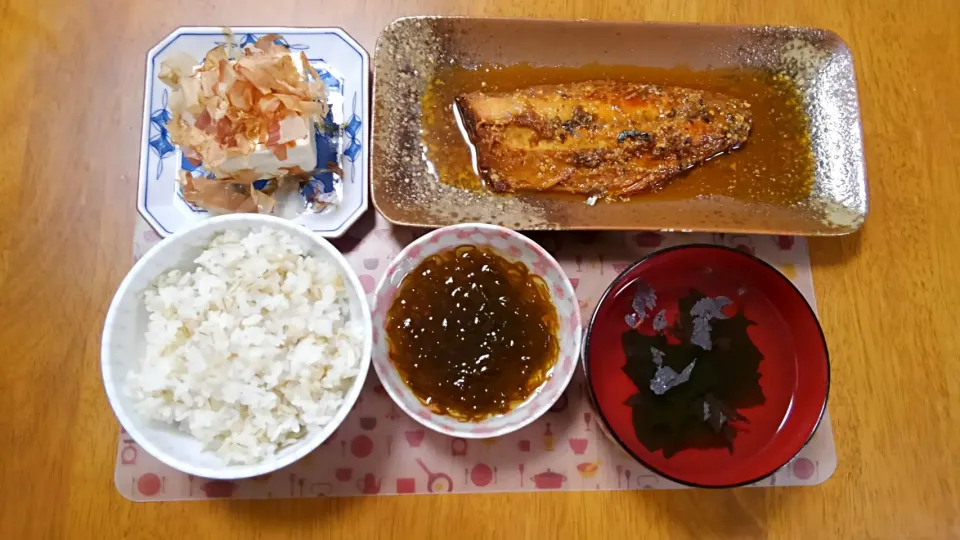 5月19日　鯖の味噌煮　冷奴　もずく　しそとわかめのお吸い物|いもこ。さん