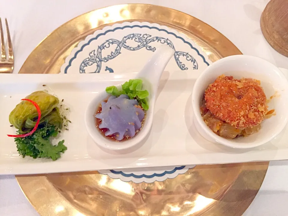 Iceberg crab salad, steamed purple Thai dumplings & prawn cakes with pomelo salad|Sky Blueさん