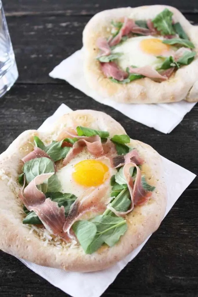 Prosciutto and Arugula Pizza with Sunny Side Up Egg|💕Food Love💕さん