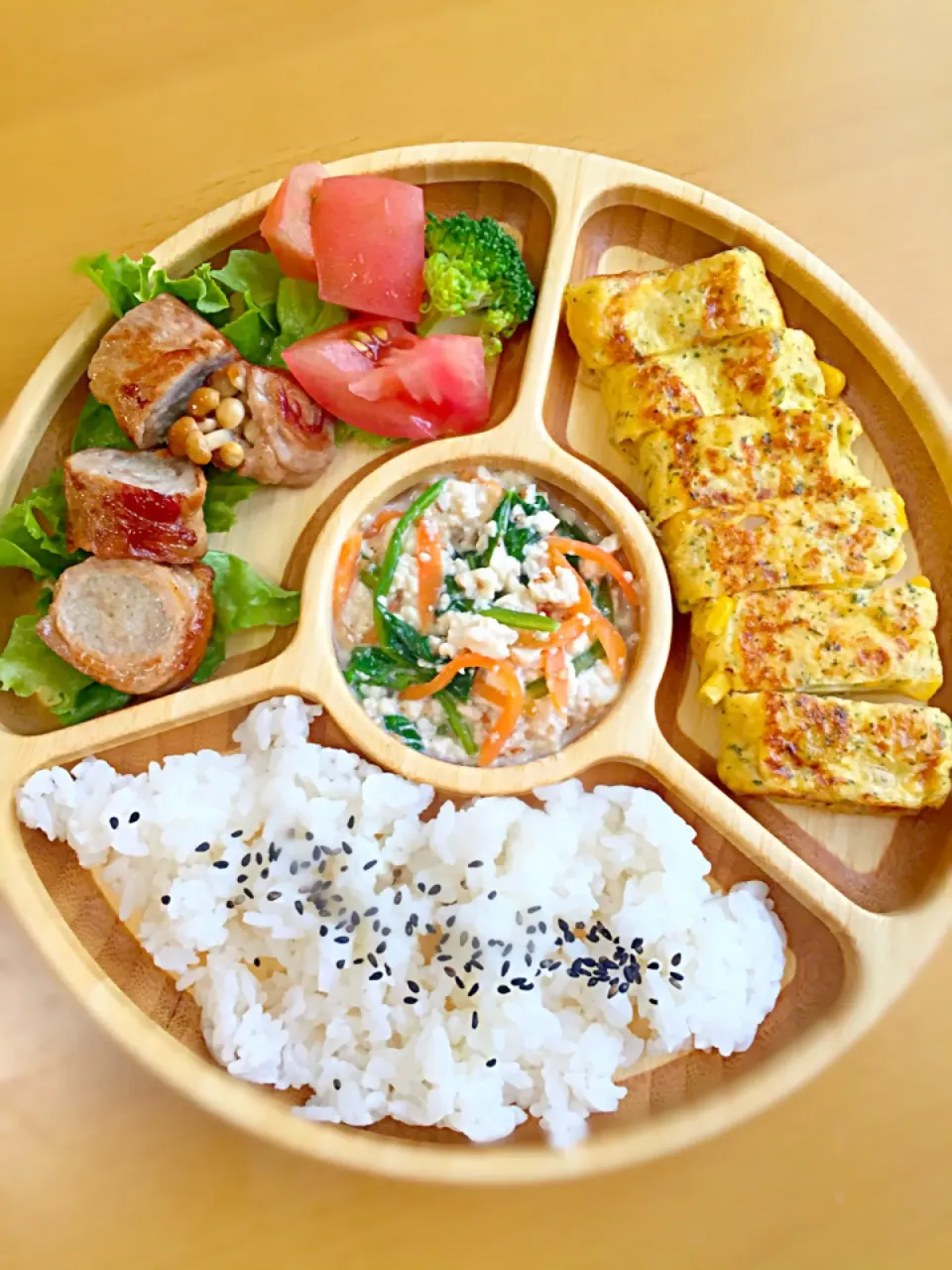 Snapdishの料理写真:さな飯(えのきの豚肉巻き ツナとコーンの卵焼き ほうれん草の白和え トマト ブロッコリー ご飯)#1歳5ヶ月#離乳食後期#さな飯|えりこさん