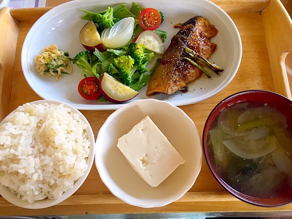 Snapdishの料理写真:晩ご飯🐟アッツさんの料理 甘辛黒胡椒焼き  鰤で！|かわちさん