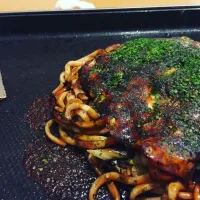 Snapdishの料理写真:お好み焼き
肉玉 うどん イカ天入り|sunoさん