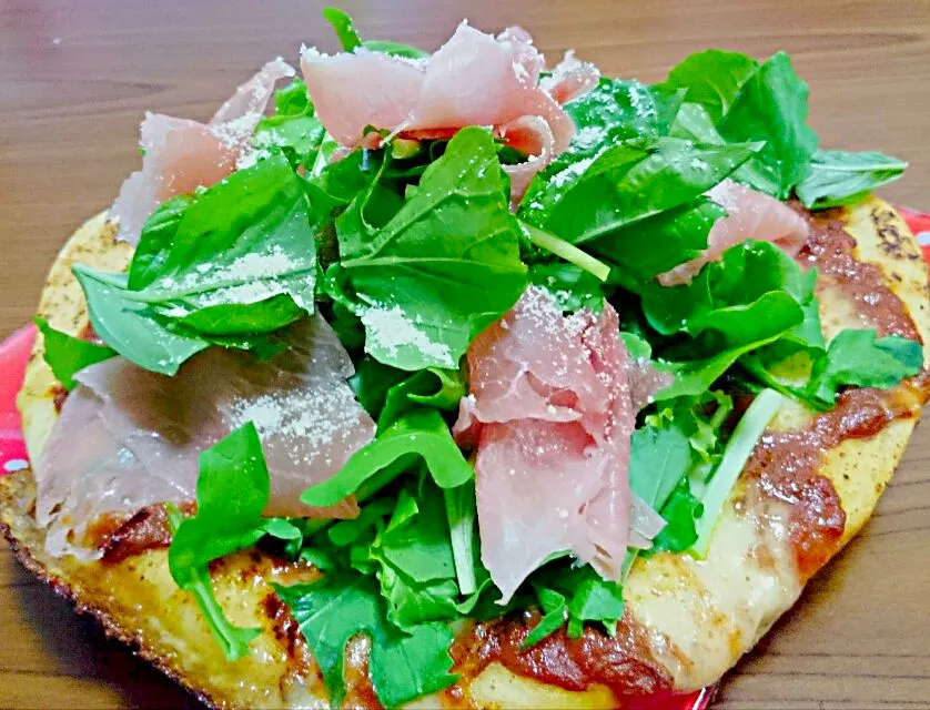 手作りpizza🍕ルッコラと生ハムのpizza🍕|Yukiさん