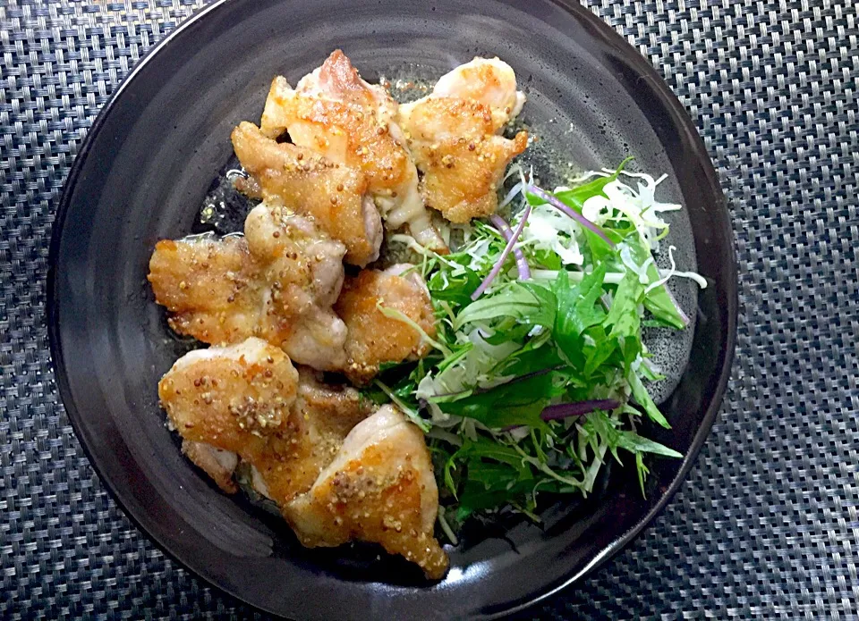 おちゃわんさんの料理 鶏モモのカリカリ焼き粒マスタードソース|あいさん