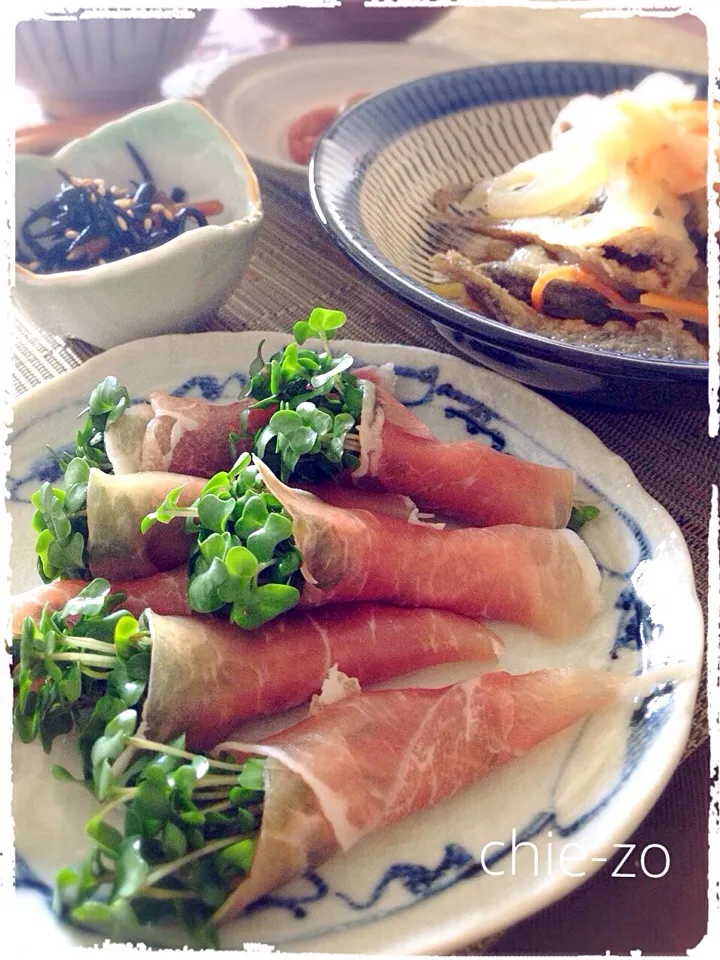 Snapdishの料理写真:〜あさげ〜豆あじ南蛮漬け&スプラウト生ハム巻き|ちえぞうさん