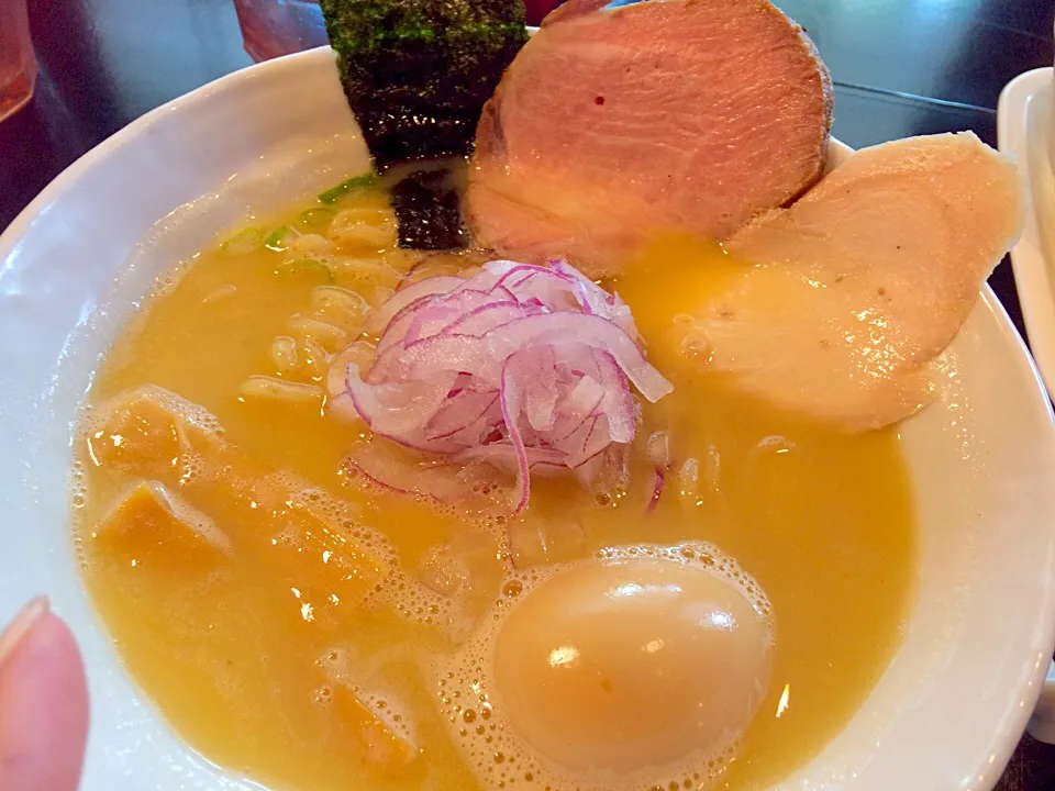 Snapdishの料理写真:やっと食べれた うっ鶏ラーメン しっ鶏ラーメン|きむらゆりかさん