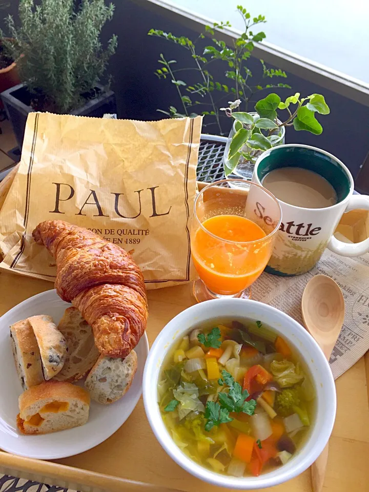 ベランダで休日ブランチ🍞☕️🌿|まみりんごさん