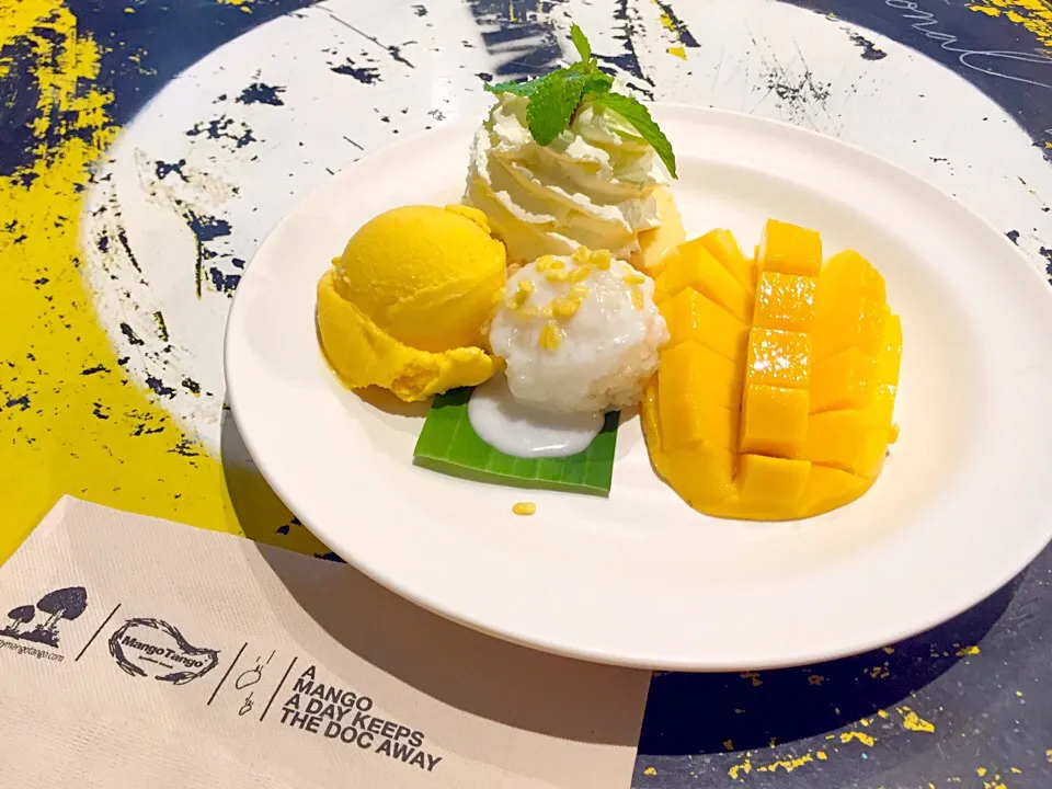 Mango pudding, fresh mango, mango ice cream & sticky rice|Sky Blueさん