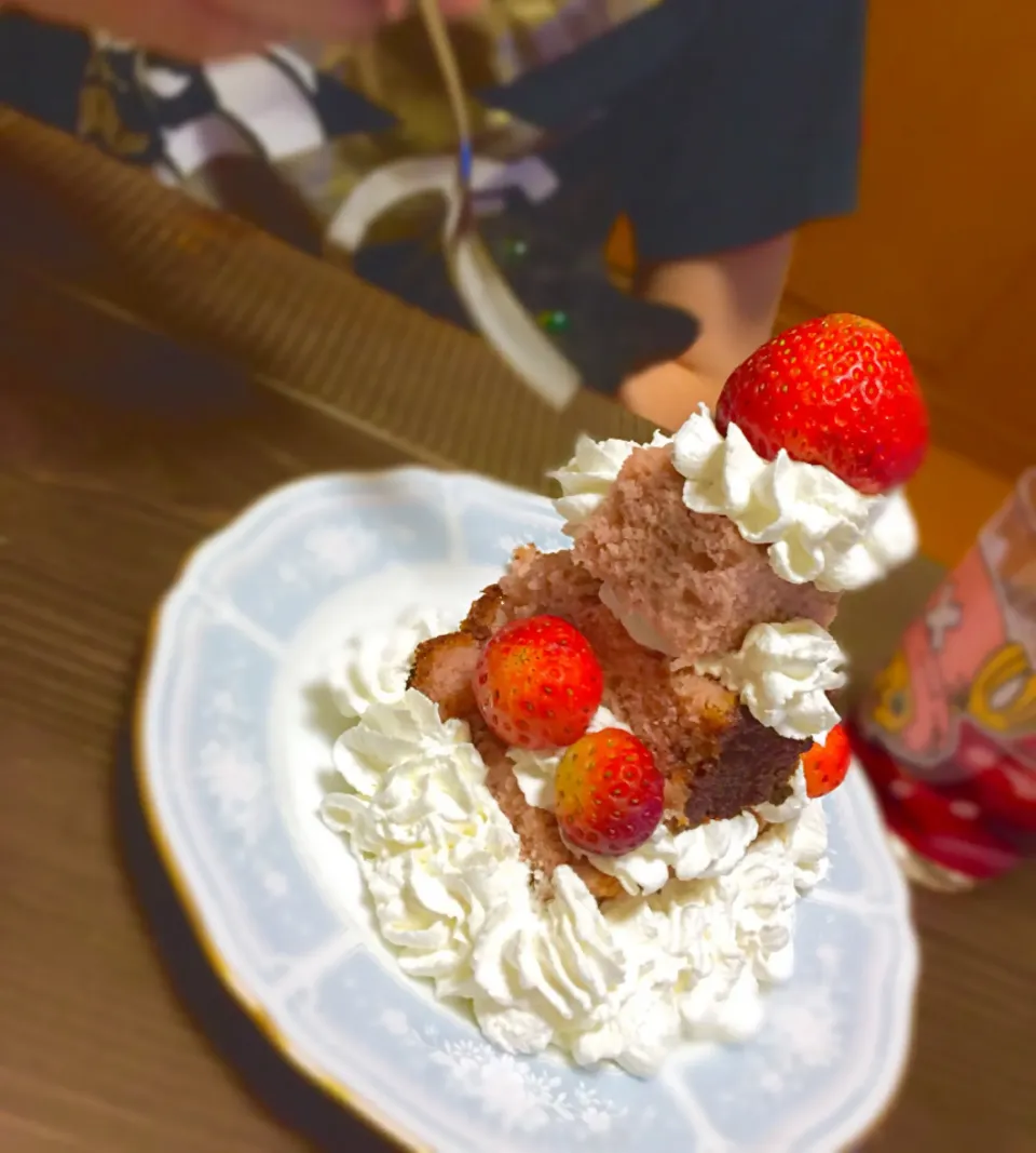 Snapdishの料理写真:タワーカステラ 生クリーム添え（笑）|和さん