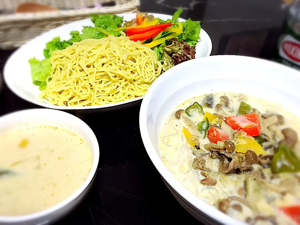 グリーンカレーフォー&ラーメンサラダ&グリーンカレーラーメンつけ麺の晩ご飯❤️|桃実さん