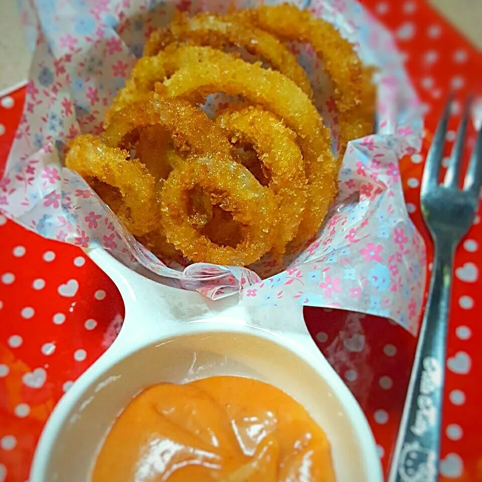 freshly made onion rings with homemade dip|Chua Jeanさん