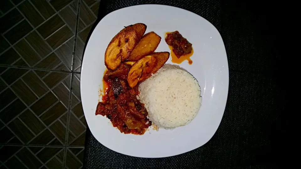 ayamase or ofada rice  served with fried plantains|Joan Akpurhie Oghosheさん