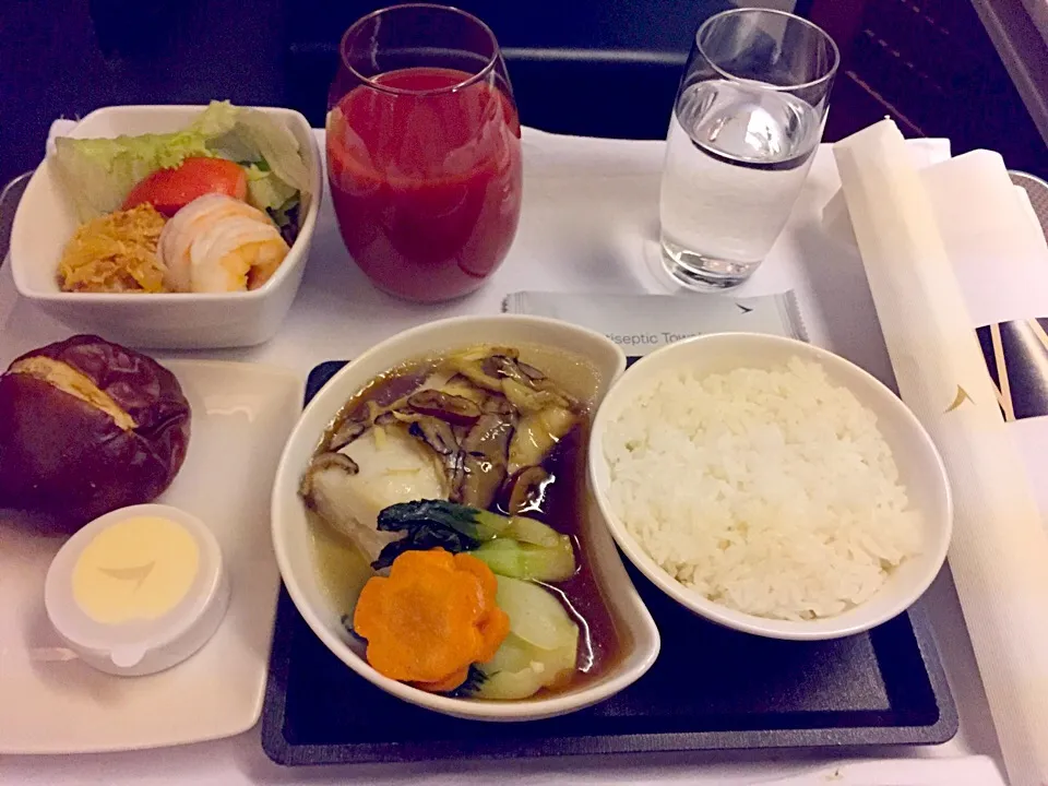 Snapdishの料理写真:Thai jumbo prawns & pomelo salad, steamed cod with rice|Sky Blueさん