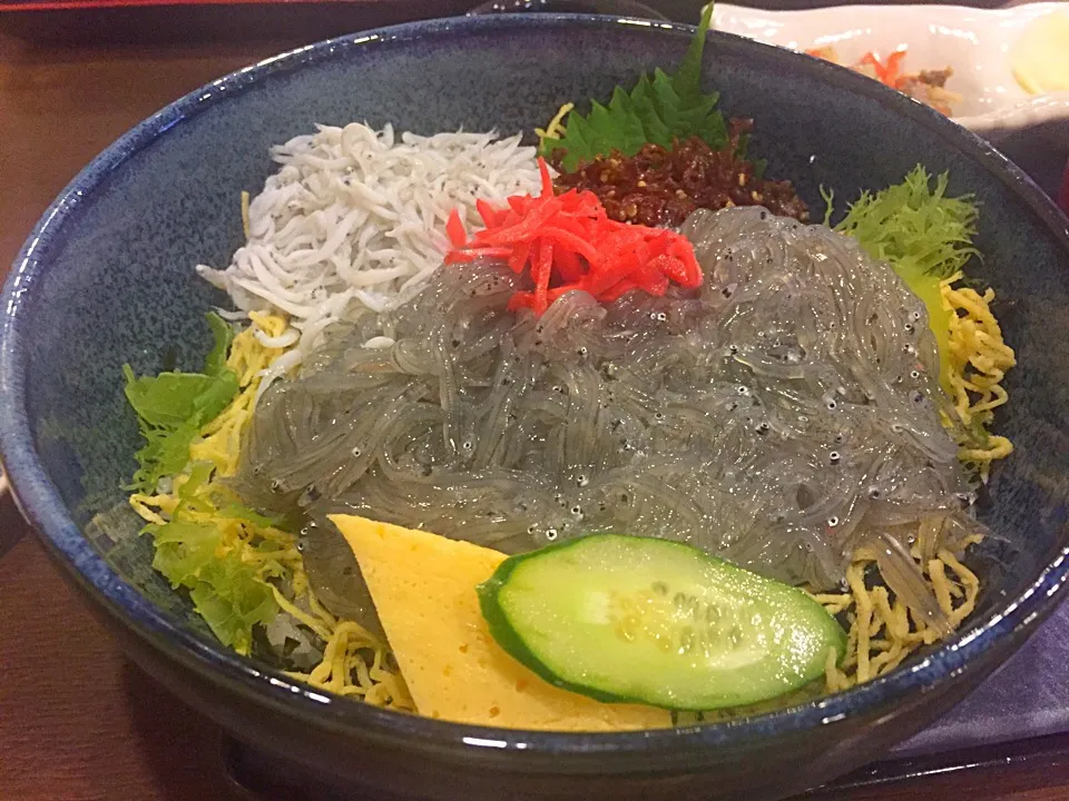 しらす丼|てらだかなさん