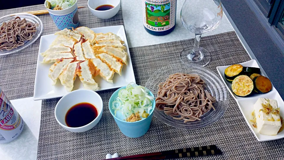 今日の昼食　焼き餃子、蕎麦、ズッキーニのソテー、冷奴|pinknari🐰🌈さん