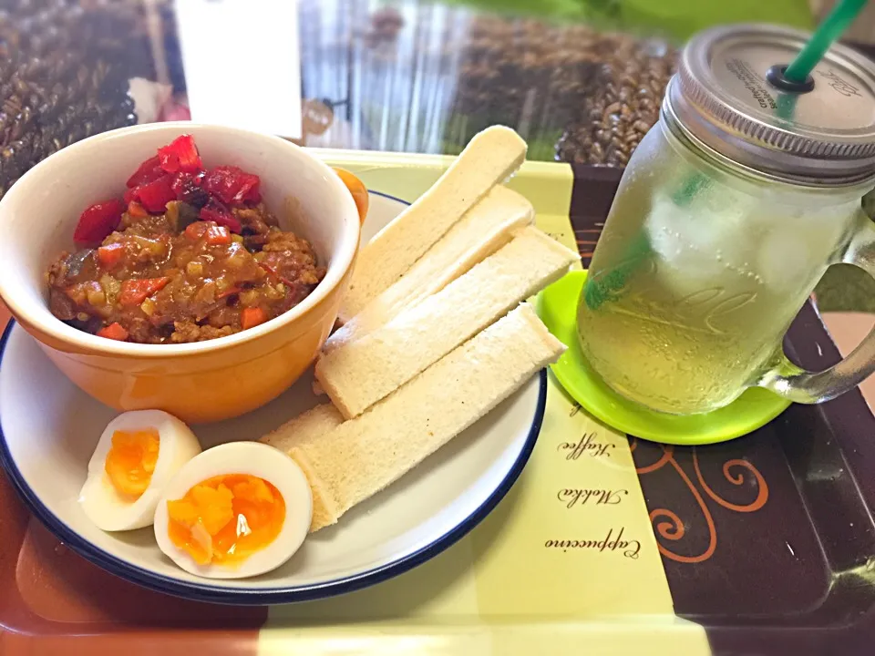 Snapdishの料理写真:半熟たまごとキーマカレー♡パンにも！|いず⋈ + ゜さん