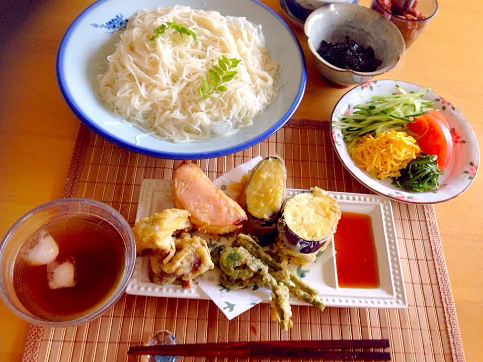 素麺と  

ハムポテト
茄子
しいたけ
こごみ  天ぷらランチ*\(^o^)/*|愛ママさん