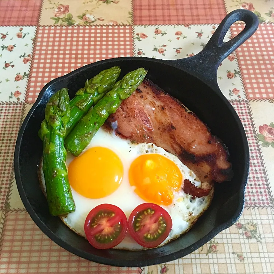 ロッジのスキレットde朝ビーなつまみ🍳|＊ゆみしぼり＊さん