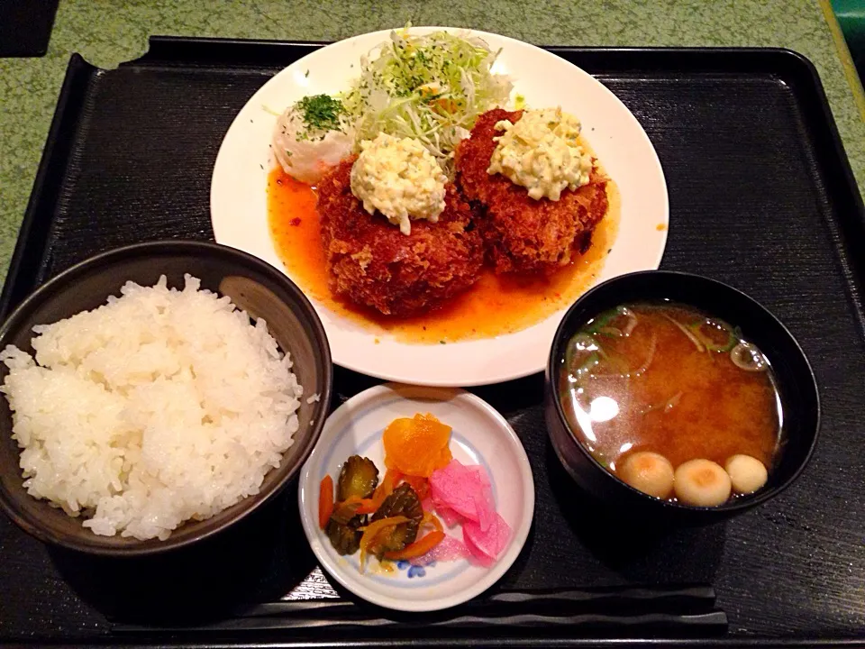 寅安🐯カニクリームコロッケ定食|みかげさん