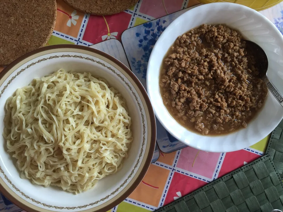 Snapdishの料理写真:Homecook hakka mee & minced pork|janiceさん