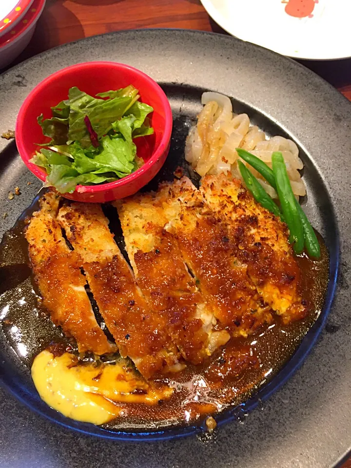 Snapdishの料理写真:チキンのハーブパン粉焼き マスタードソース|kmikiyさん