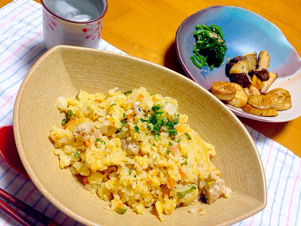 Snapdishの料理写真:チャーハン、エリンギのバター醤油焼き、ほうれん草のお浸し|hanaさん