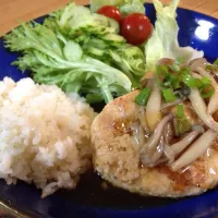 Snapdishの料理写真:5/22 日 晩ごはん😊

＊豆腐ハンバーグ|るっしーさん