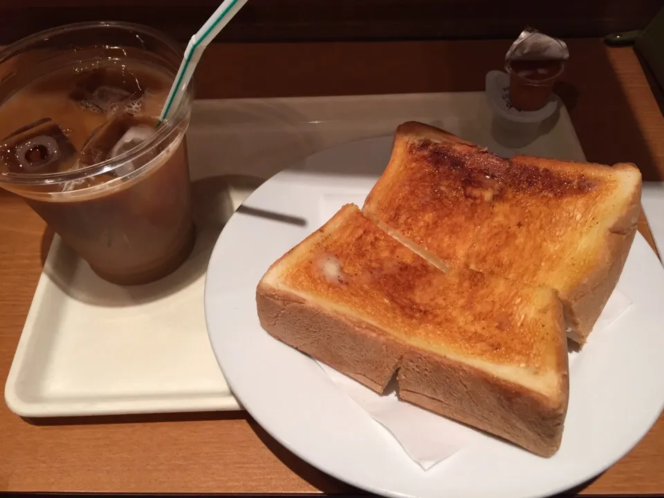 Snapdishの料理写真:厚切りトースト バター|Kojiさん