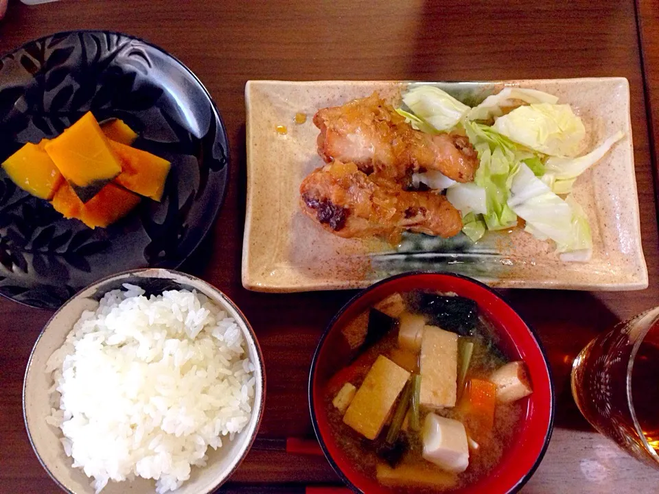 晩ごはん
☆手羽元の煮物
☆かぼちゃの塩麹煮
☆小松菜と人参のお味噌汁|けいさん