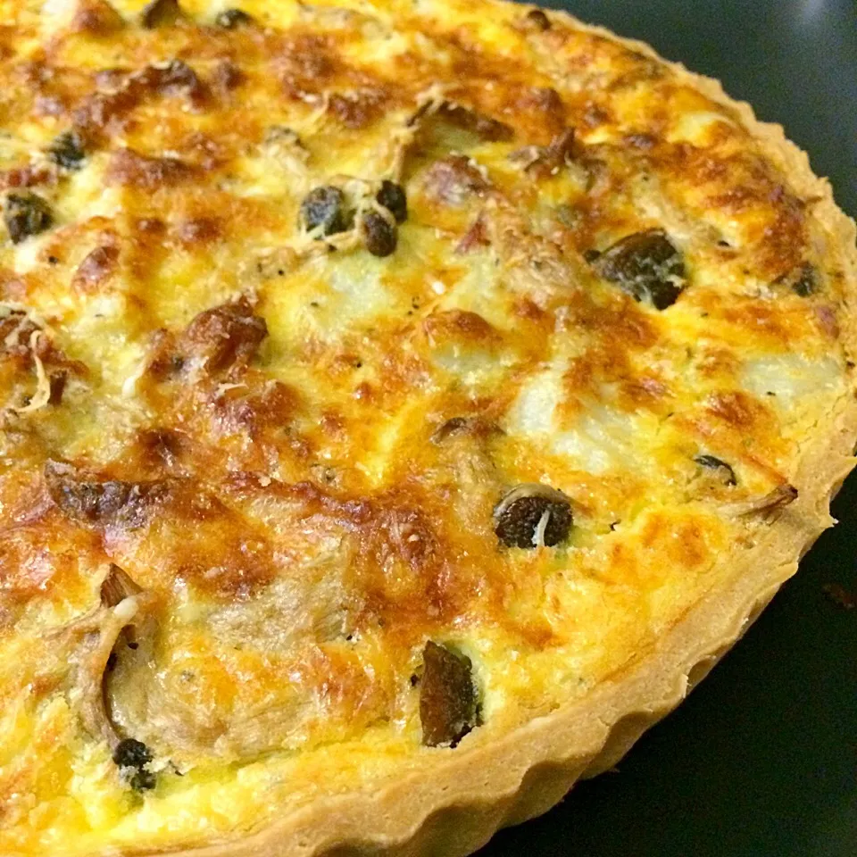 里芋、シメジ、ベーコンのキッシュ
Taro, shimeji-mushroom and bacon Quiche|Nanaさん