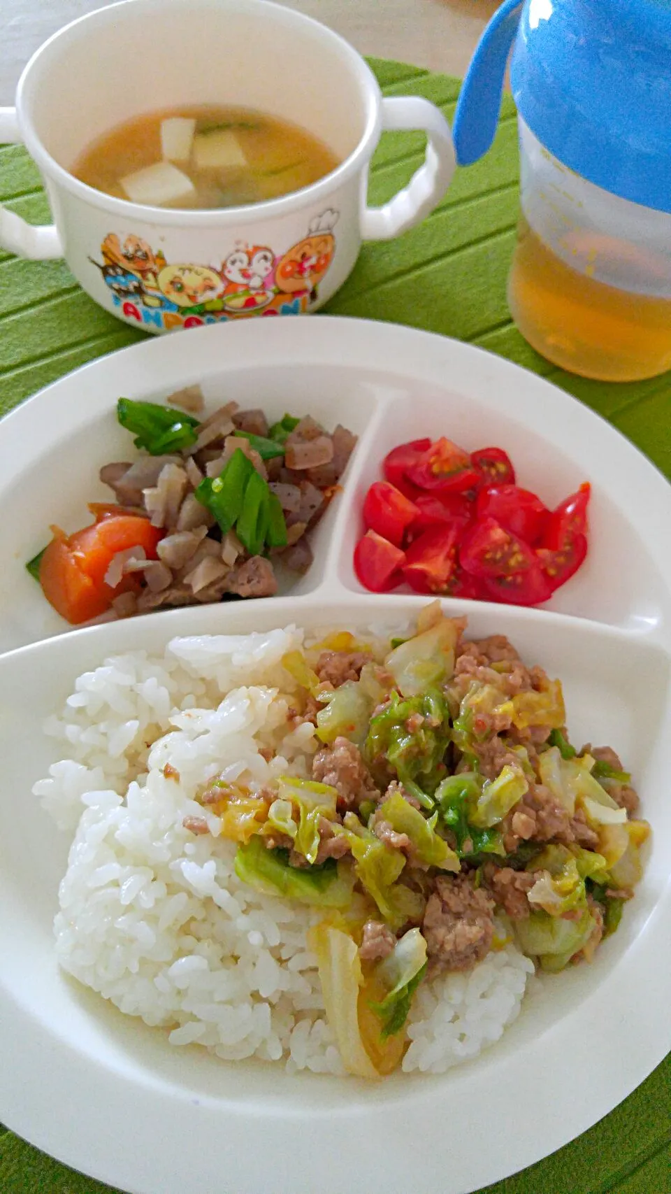 ☆幼児食☆肉味噌キャベツ*ミニトマト*筑前煮*ごはん*豆腐水菜味噌汁|ｼｮｺﾗさん