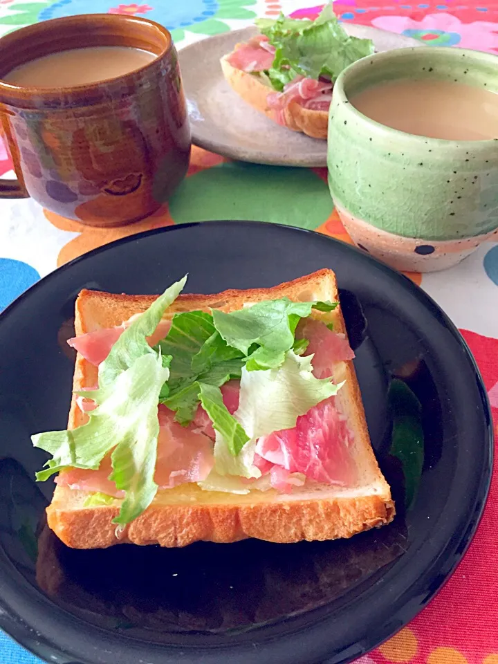 朝ごはん♡生ハムオープンサンドσ(´~｀*)ﾑｼｬﾑｼｬ|さくたえさん