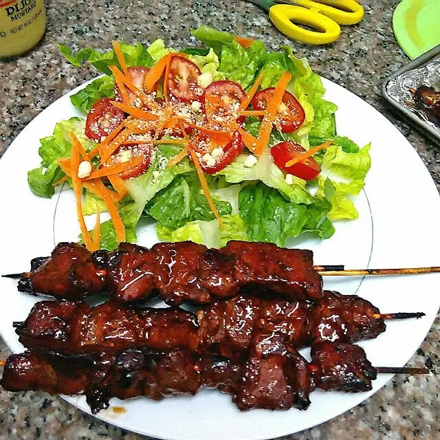 pork barbecue w/ side salad|Tezu Ropezuさん