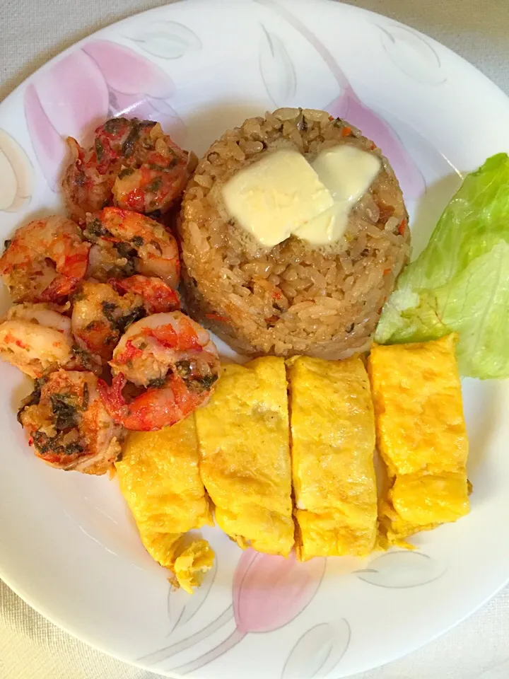 Japanese fried rice & buttered garlic shrimp& egg|AngeLさん