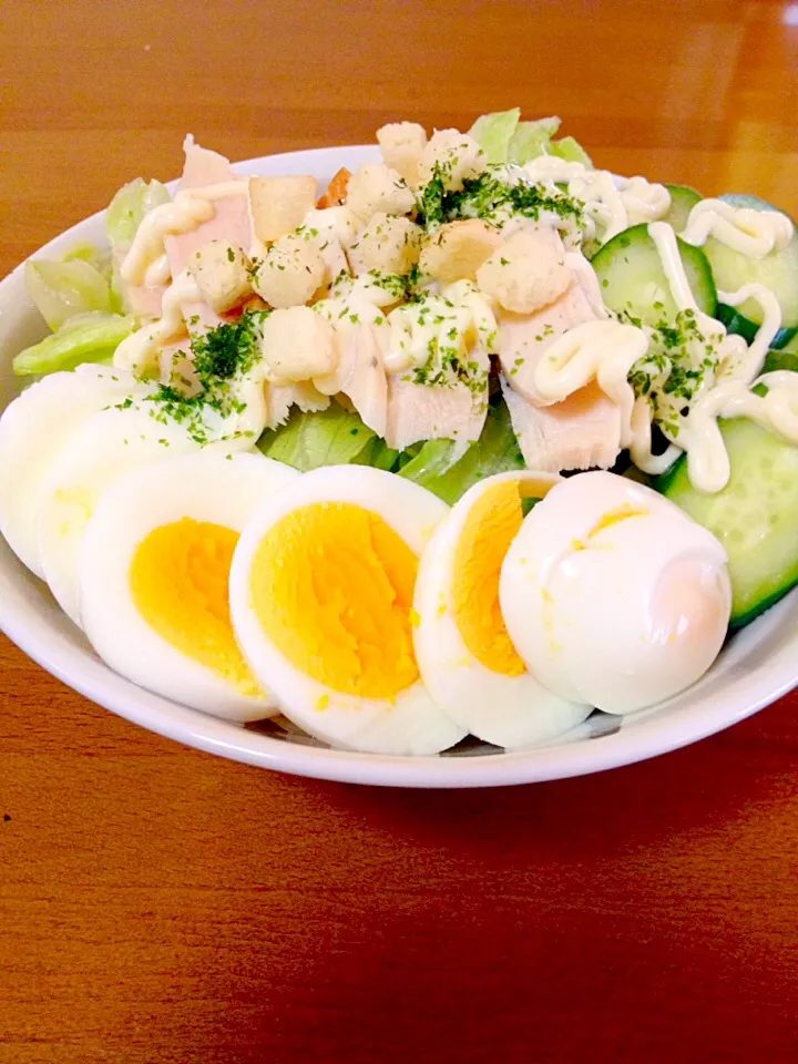 玉子と蒸し鶏のクルトンサラダ🍀あおさかけ|まいりさん