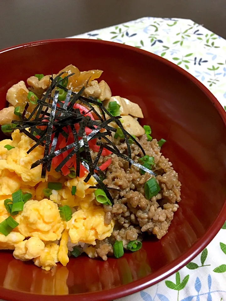 Snapdishの料理写真:鶏＆豚そぼろ丼|ゆきりん。さん