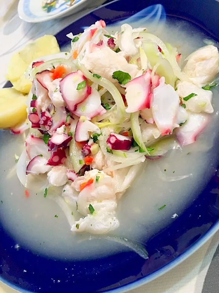 Peruvian Ceviche, for a sunny day... best accompanied with a beer!!! ペルーのセビチェさっぱりしてて、晴れてる日、ビールにぴったり。|Steven Tawadaさん