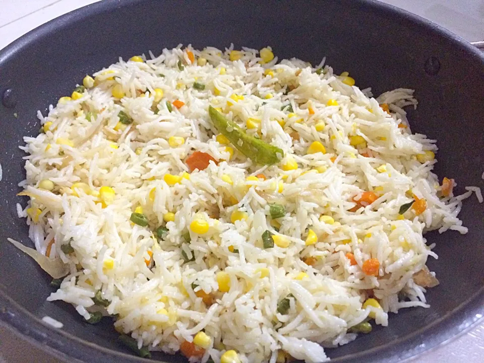 Snapdishの料理写真:Fried rice with corn and veggies|Swati Srinivasulaさん