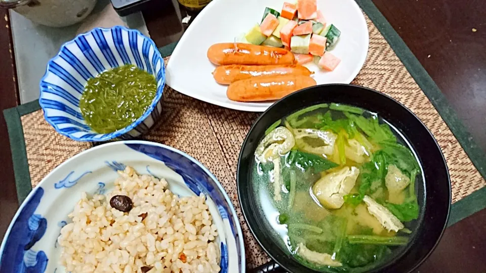 ウィンなーソーセージ&めかぶ&ほうれん草の味噌汁|まぐろさん