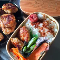 Snapdishの料理写真:お弁当 ☆鳥のつくね☆ お味噌入り|ラララララさん