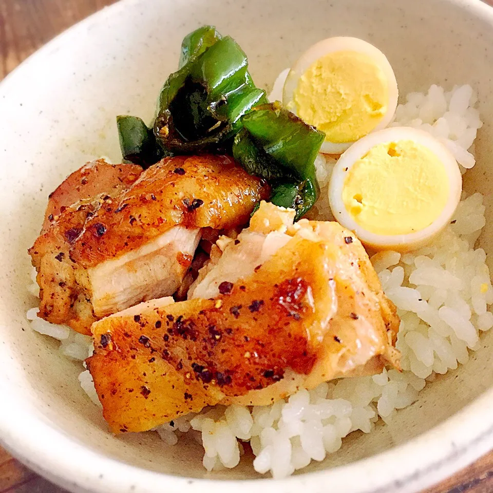 アッツさんの料理 甘辛黒胡椒焼き  鰤で！  を鶏モモで🐔|アッツさん