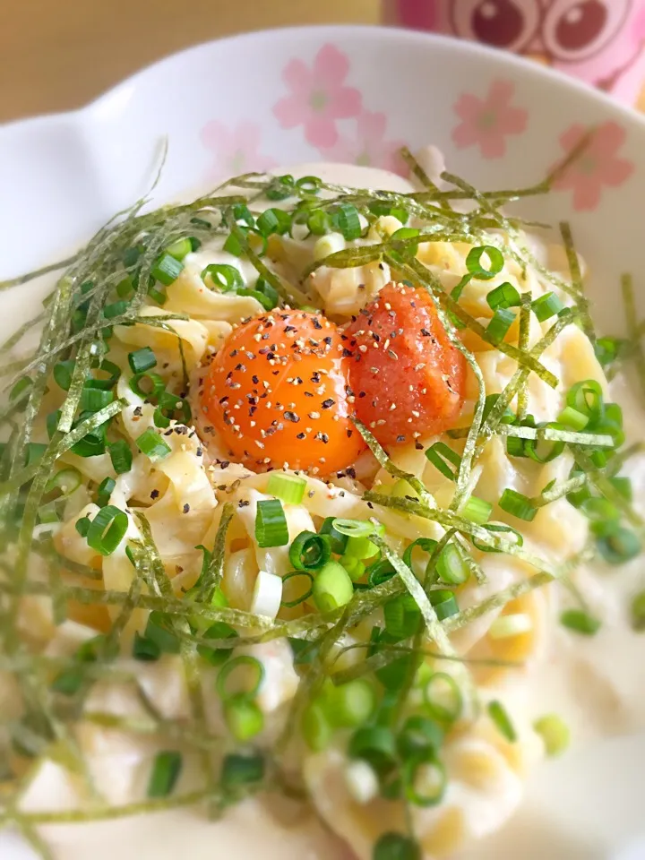 Snapdishの料理写真:♡手打ちパスタで明太子のカルボナーラ♡|りこちめめさん