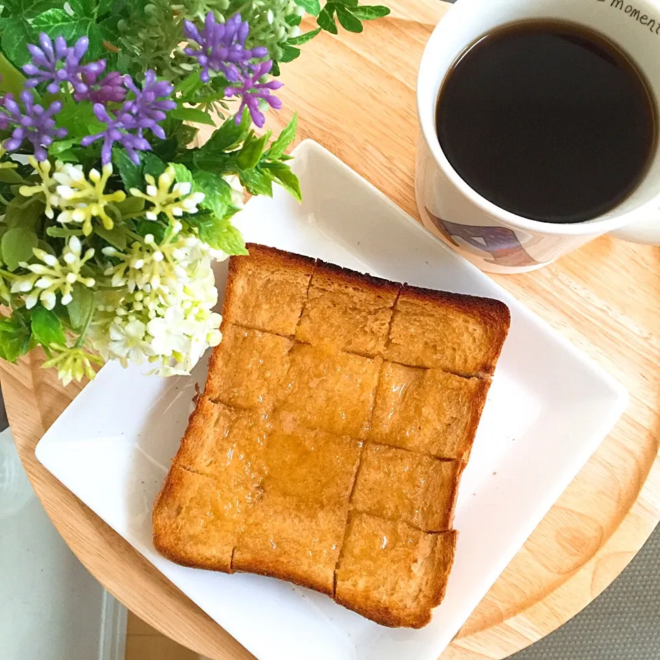 Snapdishの料理写真:5/24❤︎はちみつバター厚切りトースト❤︎|Makinsさん