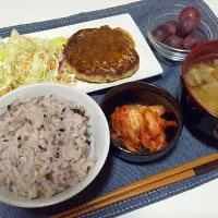 Snapdishの料理写真:豆腐ハンバーグ
豚汁
20穀米
ぶどう|みときさん