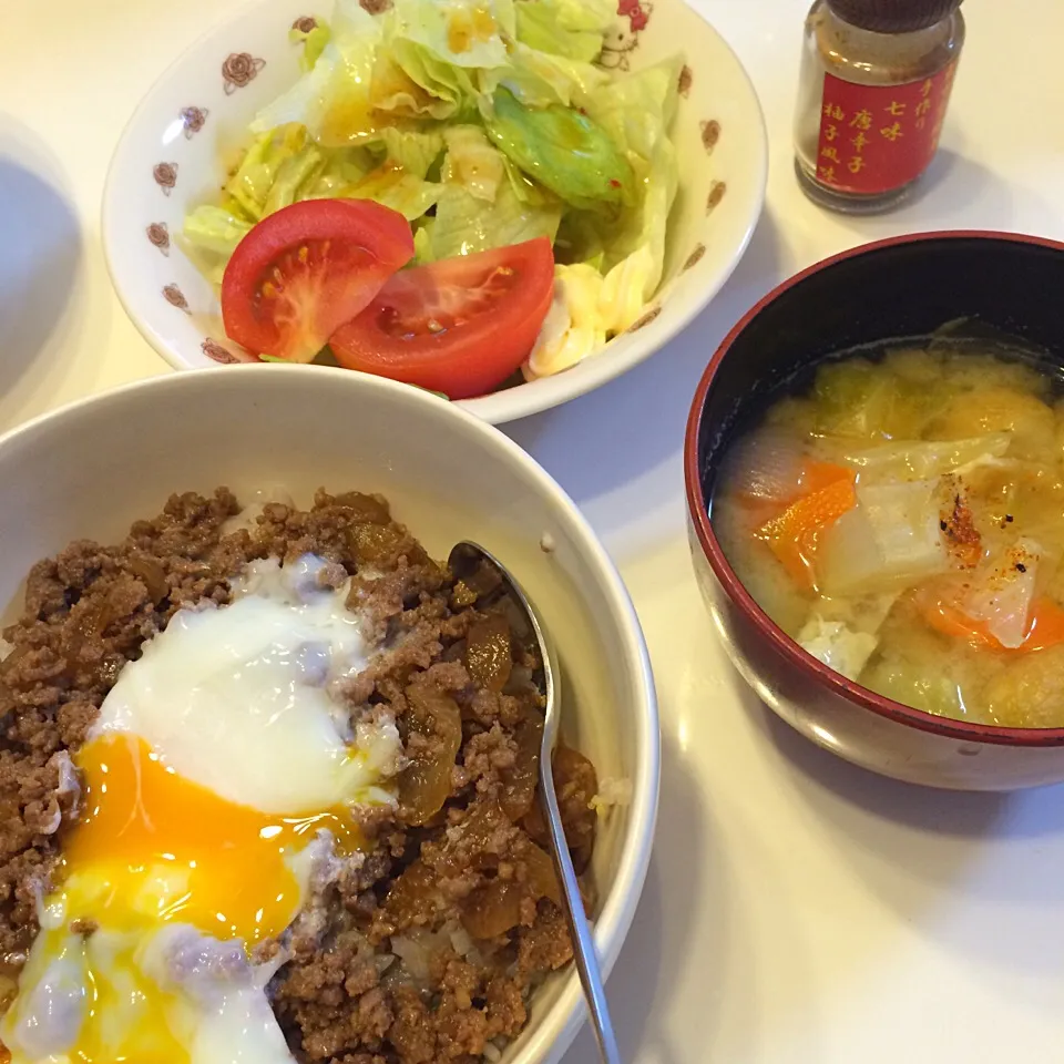 ❁すき焼き風そぼろ丼
❀サラダ
✿具沢山みそ汁

2016/05/24|ちび太さん