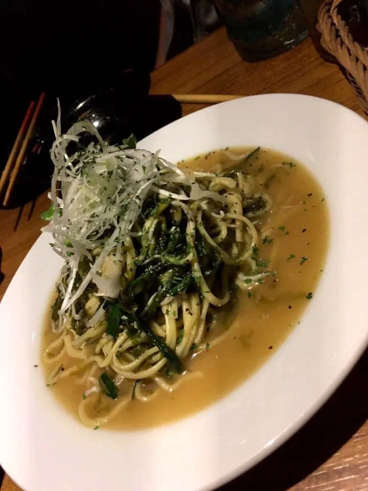 Snapdishの料理写真:シラスととアオサの沖縄そばのパスタ！ はいさいうる虎@藤沢|もっつぁさん