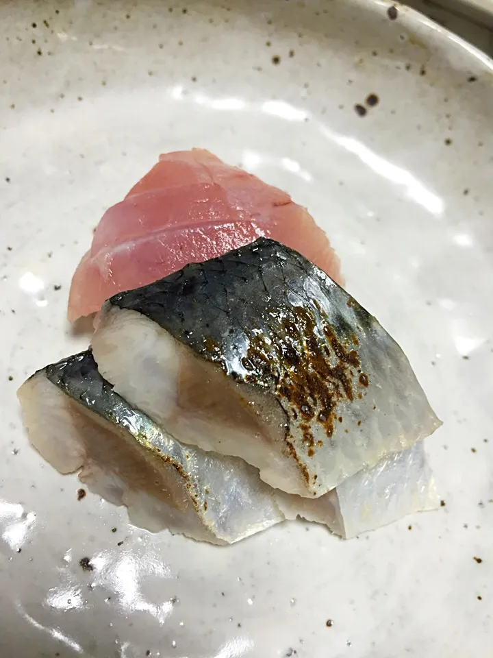 Snapdishの料理写真:生キハダマグロとイワシの酢じめのたたき|kuririnさん