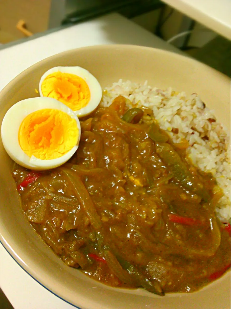 Snapdishの料理写真:ルーを使わず作ったカレー♪
カレー粉+適当にガラムマサラとクミン♪|みゆきさん