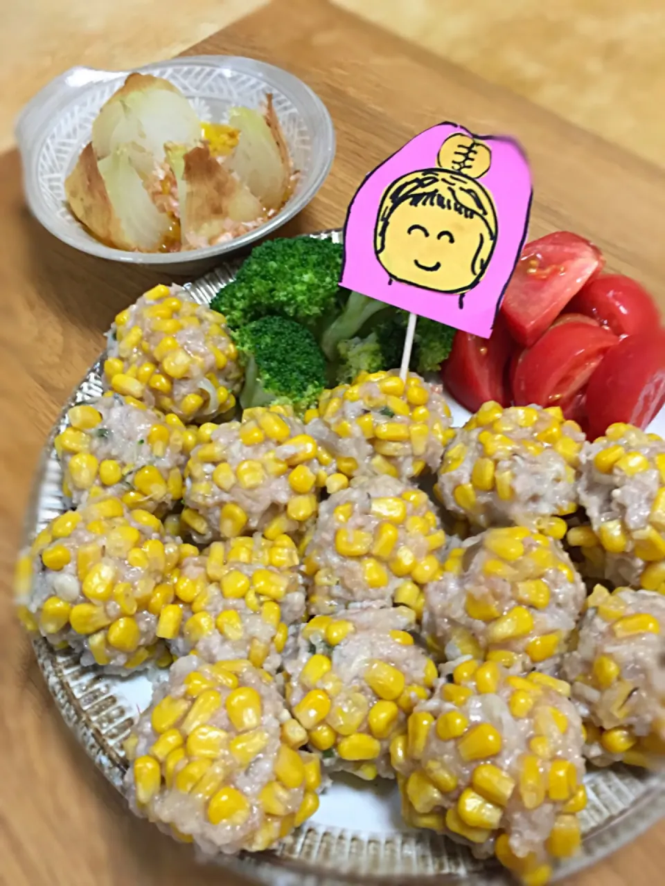 まるまちゃん🙆🍢💕コーンシュウマイ💖と新玉ねぎのチン⤴︎に麺つゆとバター💖 うんまいじょ〜〜😋😋😋✨|ボンバーさん