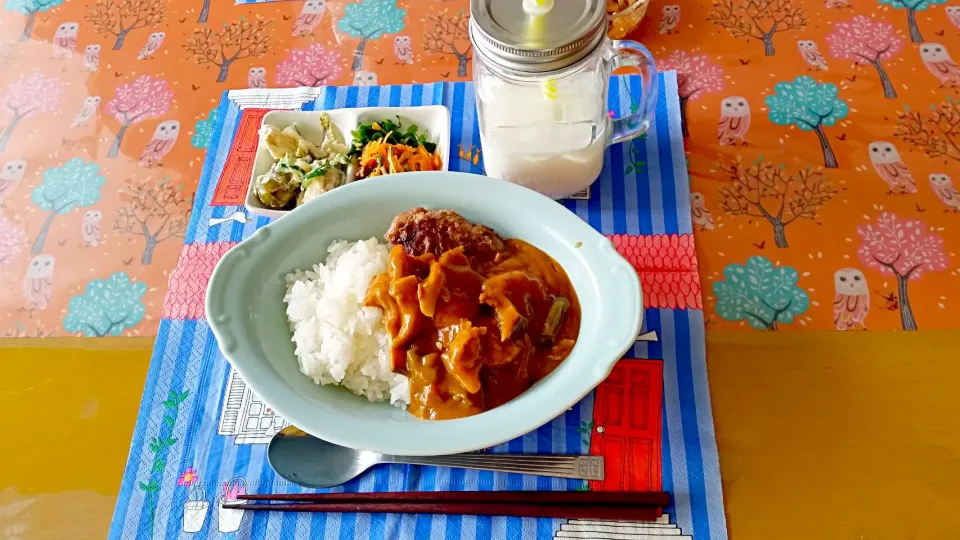 ハンバーグカレー
ラッシー
豆苗と人参とレーズンのサラダ
ポテトサラダ|Miyuki Shimaduさん